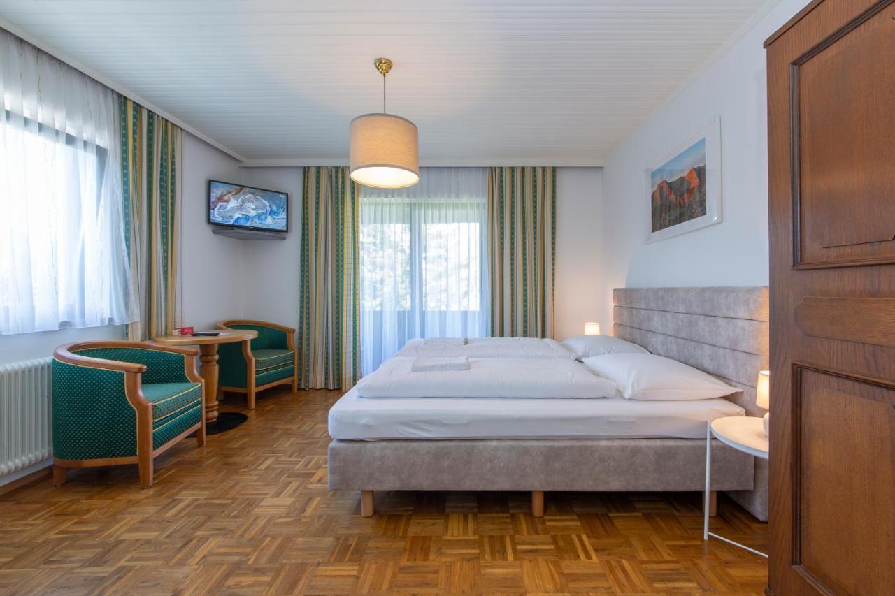 Tirolerhof Hotel Sankt Georgen im Attergau Exterior foto